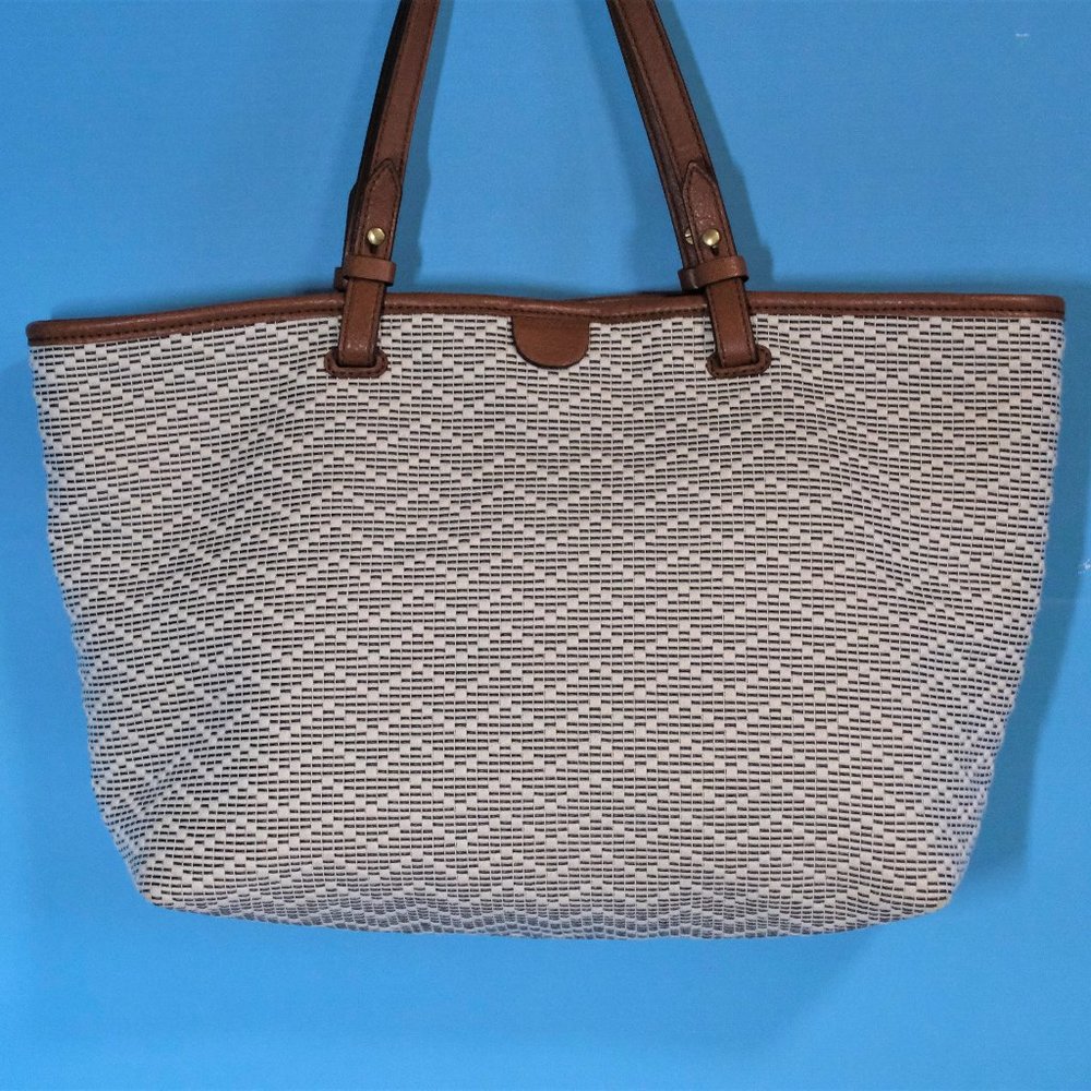Fossil Woven Tote with bright pink lining